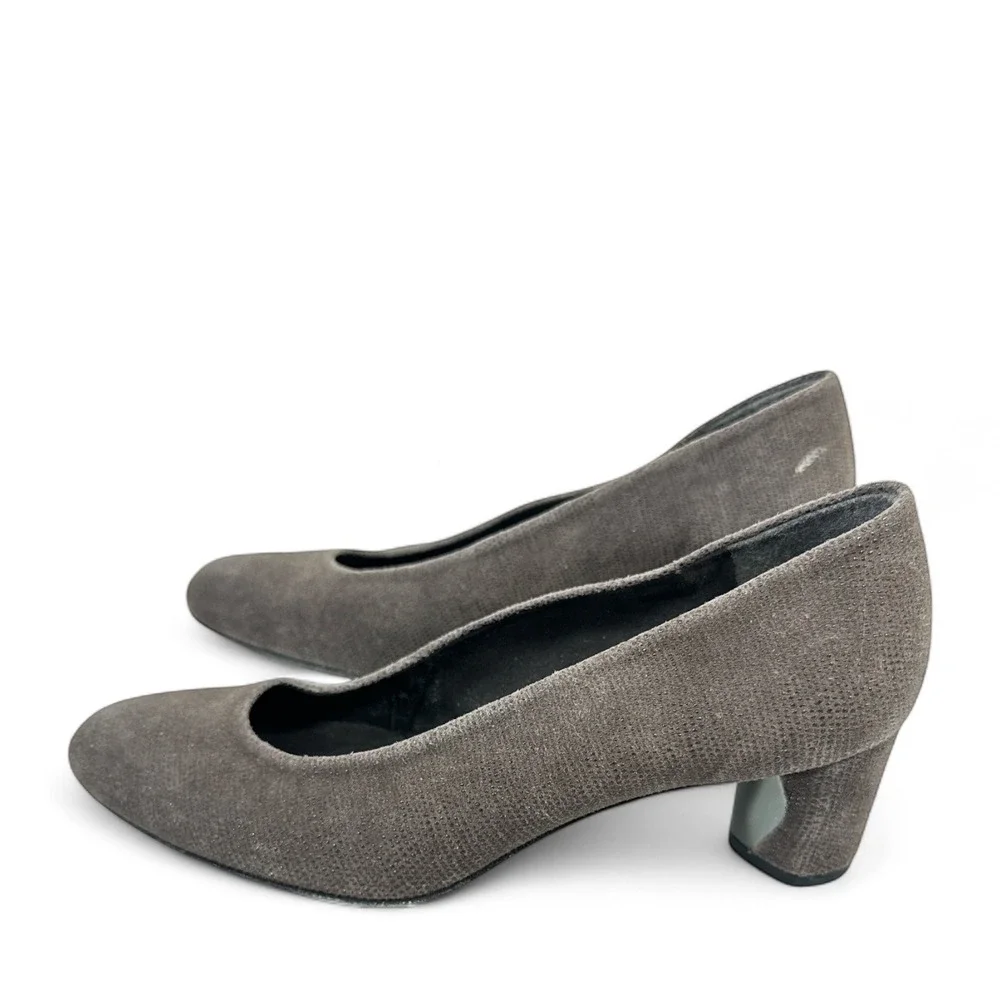 Stuart Weitzman includes original